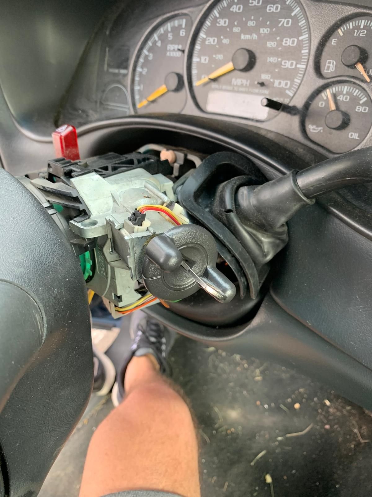 Ignition switch and cylinder replacement on a GM vehicle in San Diego by Locksmith Magic