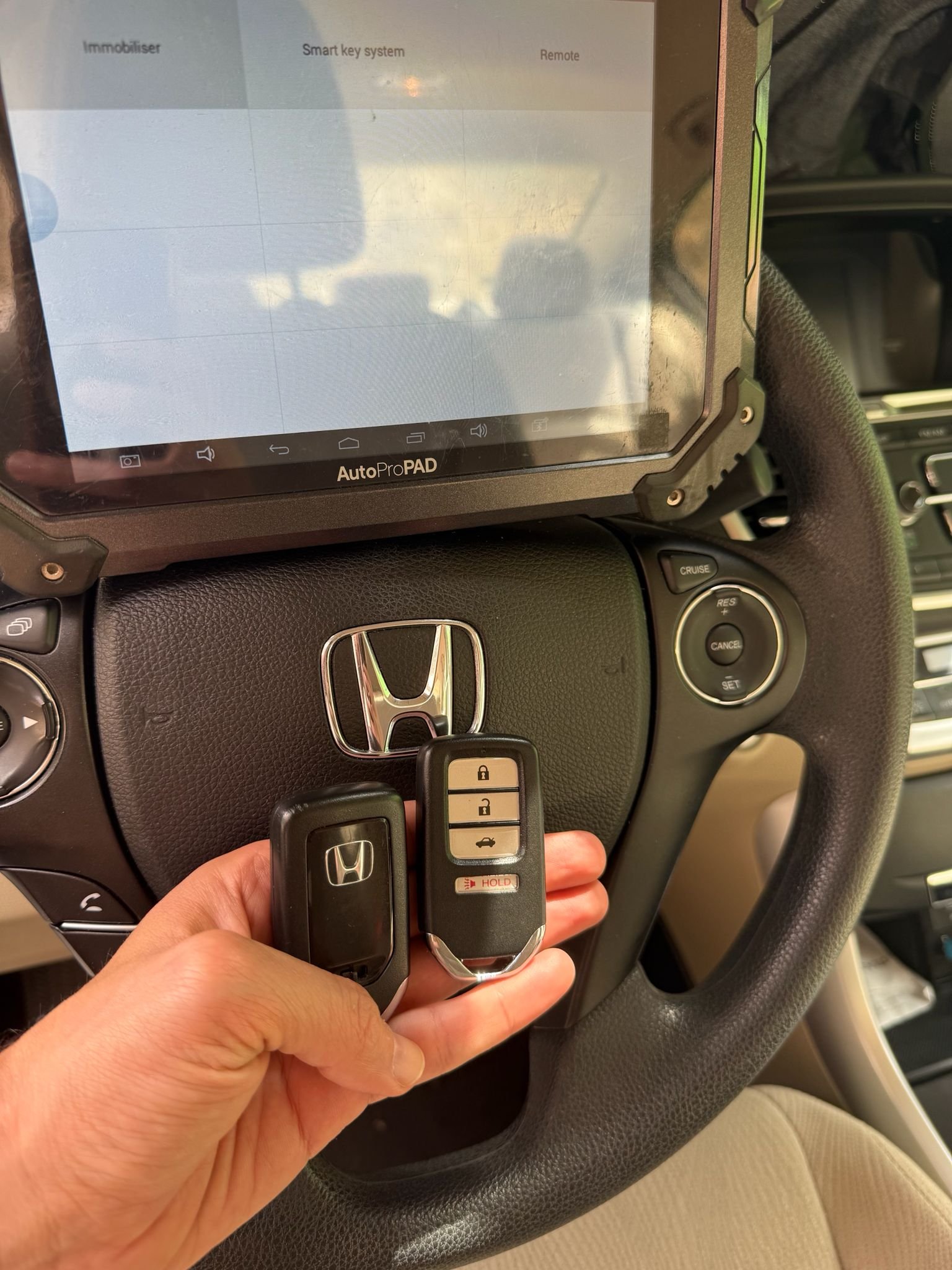 Car key programming with AutoProPAD in a Honda by Locksmith Magic