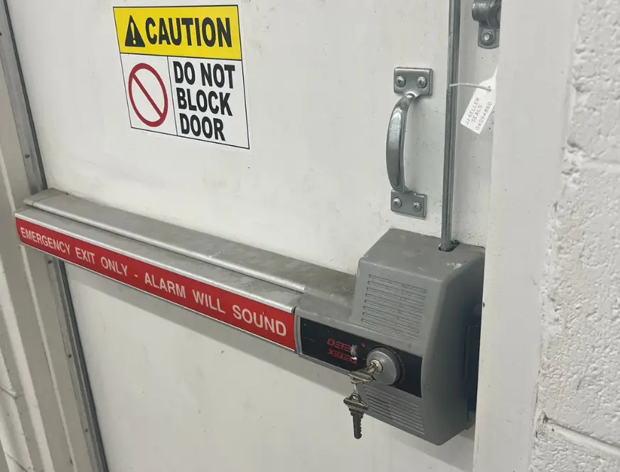 Commercial locksmith servicing business lock system